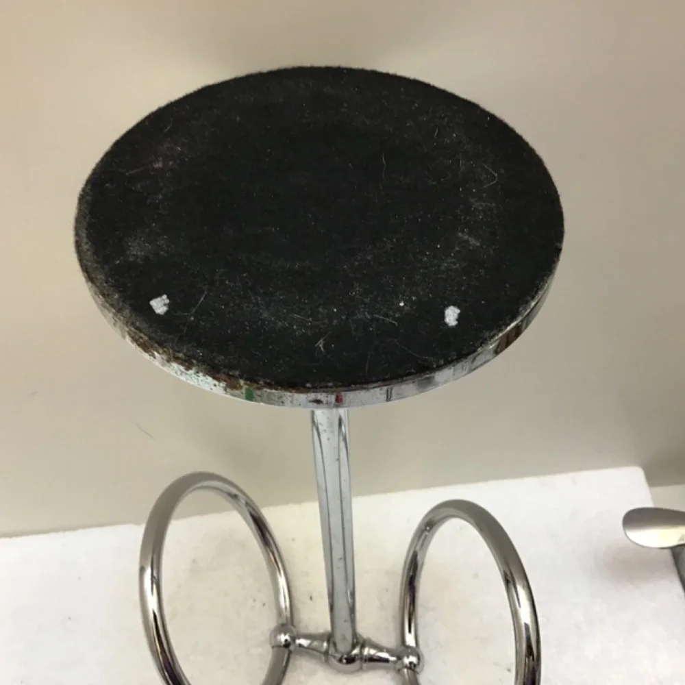 Vtg Silver Colored Towel Stand 12 Inches Tall Home Bath Accents Women Men Decor